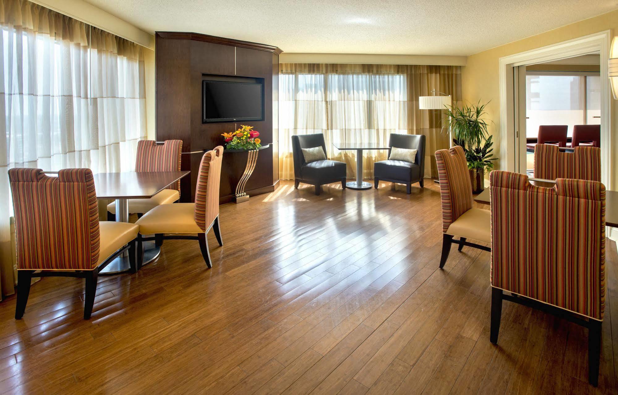 Norfolk Waterside Marriott Hotel Exterior photo